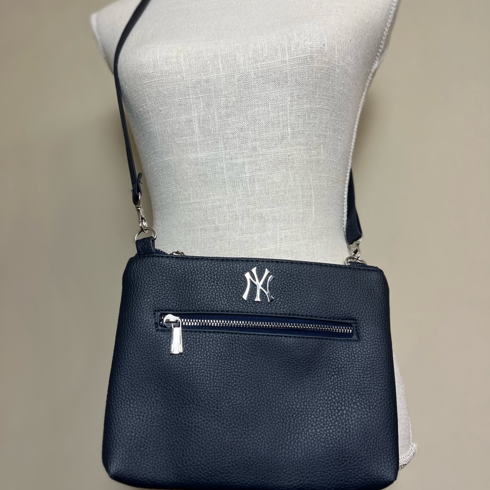 NY Yankees purse/crossbody bag stadium giveaway Mother’s Day game